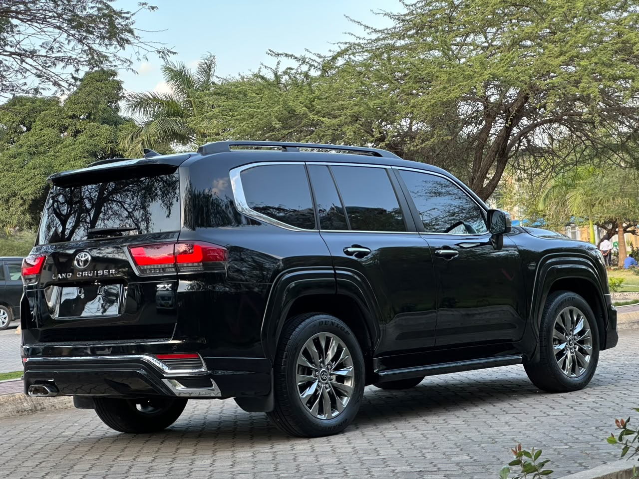 Toyota Landcruiser ZX thumbnail 3